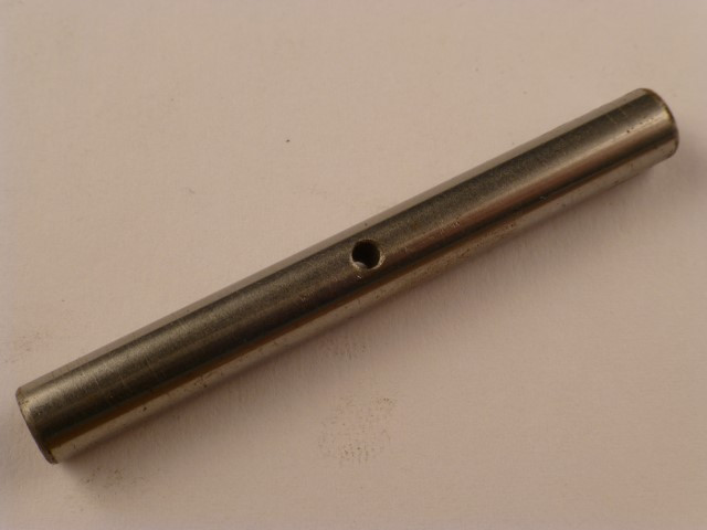 Treibrad-Achse, Durchmesser 6mm, 53mm lang,  beidseitig zentriert, mit 2mm Querbohrung mittig für  Schneckenrad 5.0164
